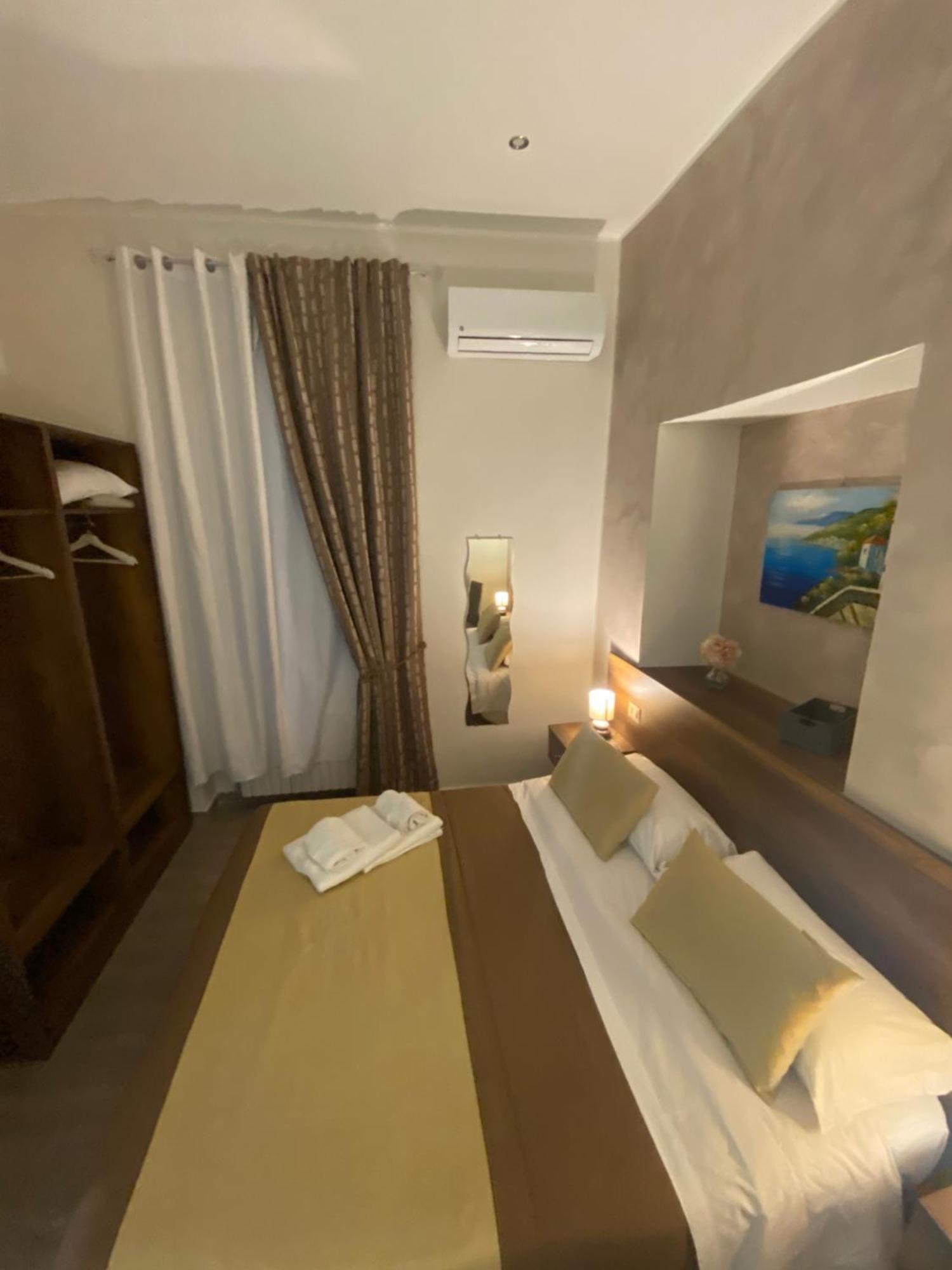 La Dimora Dei Borboni Bed & Breakfast Napoli Ngoại thất bức ảnh